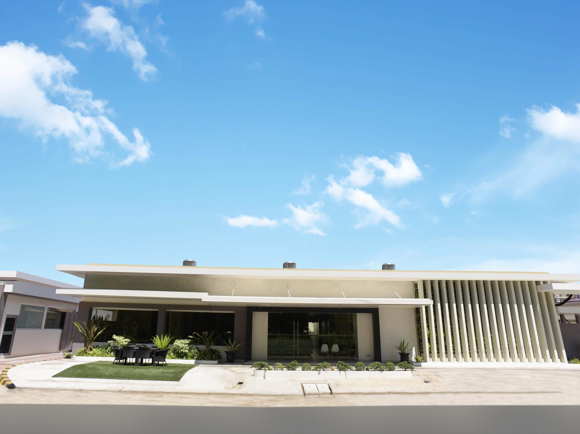 Laoag Parklane Hotel Екстер'єр фото