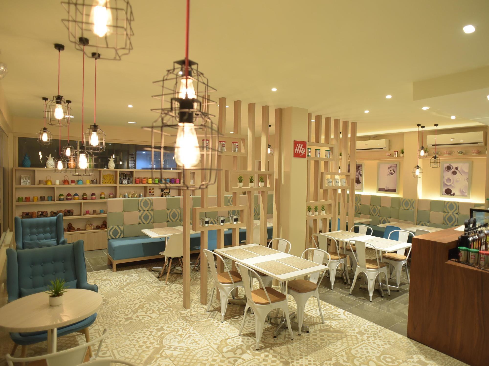 Laoag Parklane Hotel Екстер'єр фото